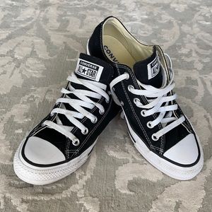 Black classic Converse sneakers!